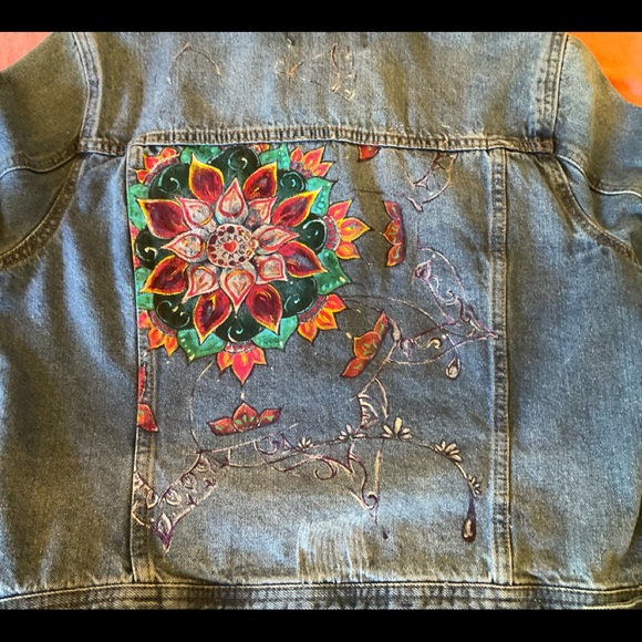 Striking HAND PAINTED mandala jean jacket. Ashley Vintage Charm. - Picture 4 of 11